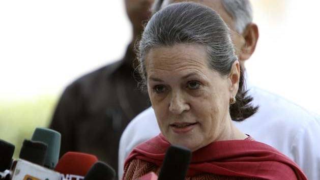 delhi gang rape: sonia writes to shinde, dikshit   