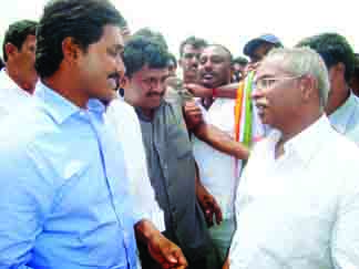 Viveka likely to meet Jagan, buzz in kadapa