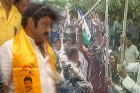 Tdp cadre vs ysrcp cadre election fight in hindupuram