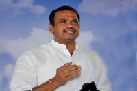 Komatireddy venkat reddy takes on chandrababu