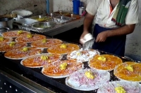 A chef makes 14dosa in five minutes in hyderabad hotel