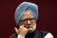 Cag ex chief alleges manmohan knows about 2g