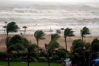 Hud hud heading towards odisha andhra coast