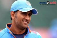 Ms dhoni defends virat kohli