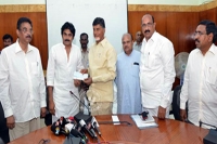 Chandra babu and pawan kalyan shares dias for the cause