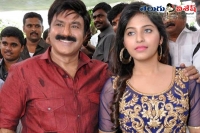 Balakrishna naughty with actress anjali