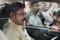 Dinakaran accepts meeting sukesh chandrashekhar