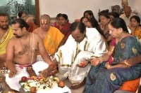 Telangana cm kcr plans to invite modi to yagam