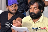 Okkadu migiladu in another controversy