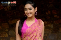 Hot actress ragini dwivedi injured