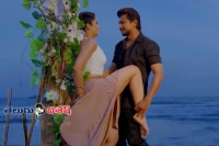 Regina hot song in saravanan irukka bayamaen