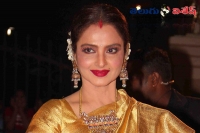 Rekha wins yash chopra memorial award