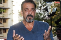 Sanjay dutt clarification on pardon plea to maharashtra governor