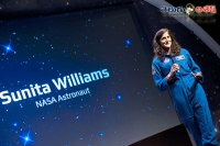 Sunita williams who came earth from sky