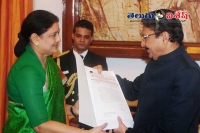 Tamil nadu governor favours wait and watch on sasikala