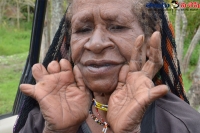 When a loved one dies this indonesian tribe amputates a womans finger