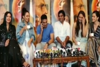 Akshay kumar zeitgeist while phone rings during media meet