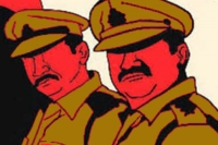 Ap cops go to tn village to arrest criminal villagers lock them inside house