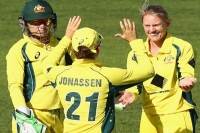 Australia beats england by 5 runs