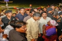 Ap cm chandra babu naidu as a traffic constable to clear traffi jam in godavari pushkaralu