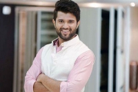 Vijay devarakonda to play chief minister on the silver screen