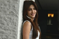 Sruti hassan joins in mahesh babu movie shooting