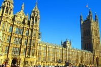 British parliament empty after they see suspicious thing near the parliament