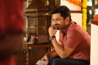 Kalyan ram s entha manchivadavuraa set to be released on sankranti