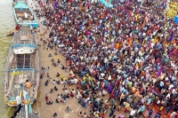 Devotees rise in godavari puskarallo at both states