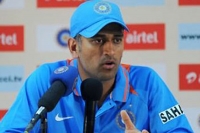 Ms dhoni not happy with umpires using ear piece