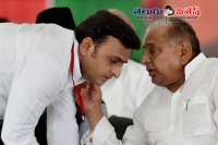 Team akhilesh yadav warns mulayam singh