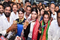 Rousing reception for world champion nikhat zareen in hyderabad