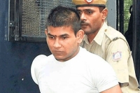 Nirbhaya case new trick of vinay sharma convicted in nirbhaya case injures himself by hitting head on wall