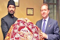 Us offers chadar at ajmer sharif