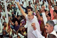 Pm modi s brother prahlad modi protests with fair price shop dealers in delhi