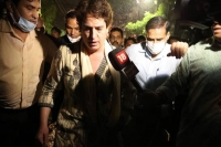 Lakhimpur kheri violence priyanka gandhi detained over bid to visit kin of deceased