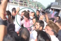 After brief detention priyanka gandhi allowed to meet kin of agra man who died in police custody