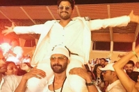 Bunny on shoulders of me tweets rana