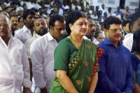 Sasikala gets impatient writes to guv rao asking him to act immediately