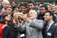 Selfie with modi bombed in delhi polls