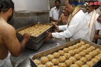 Tirumala ttdp officers getting srivari laddu in unofficail way