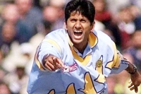 Venkatesh prasad joins fray for team india coach