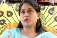 Will senior actress vijayashanthi obey high court directions