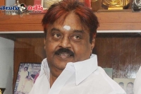 Dmdk chief vijayakanth took food at road side