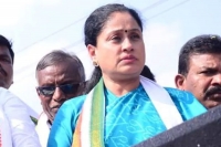 Vijayashanti slams trs government on viral fever epidermic condition