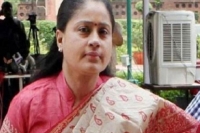 Vijayashanthi urges cm kcr to privatize even finance ministry