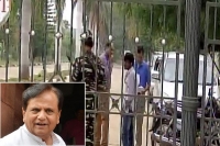 It raids eagleton golf resort in bengaluru where congress gujarat mlas are staying