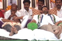 Jagan mohan reddy lauds mps on indefinite hunger strike