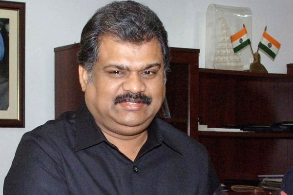 Gk vasan quits congress and starts tamil maanila congress