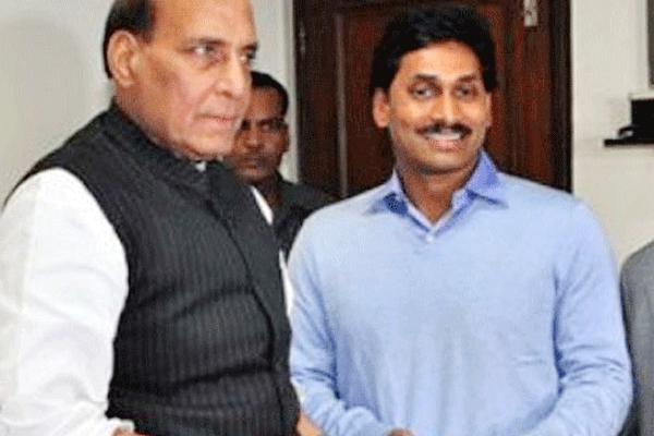 Ap government failure in helping out hudhud victims says ys jagan